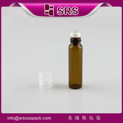 Boş cam şişe ve 5 ml parfüm şişesi üzerinde 5 ml rulo